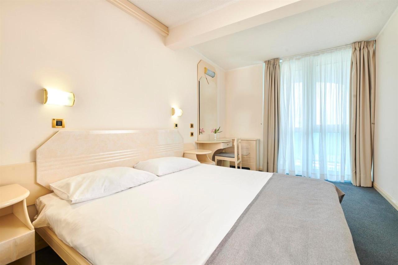 Hotel Gran Vista Plava Laguna Porec Exterior photo