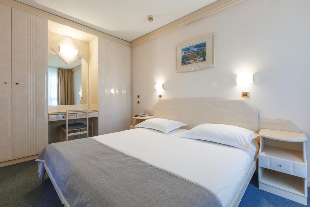 Hotel Gran Vista Plava Laguna Porec Exterior photo