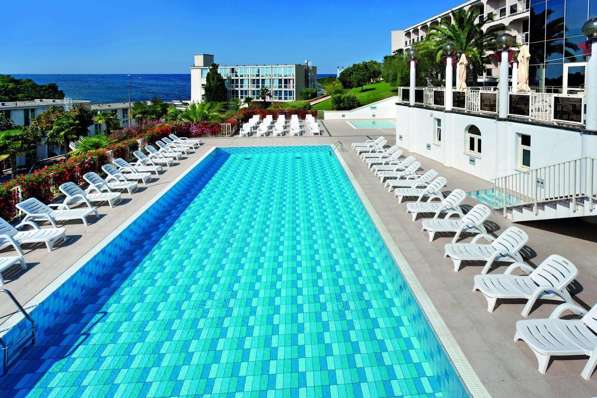 Hotel Gran Vista Plava Laguna Porec Exterior photo