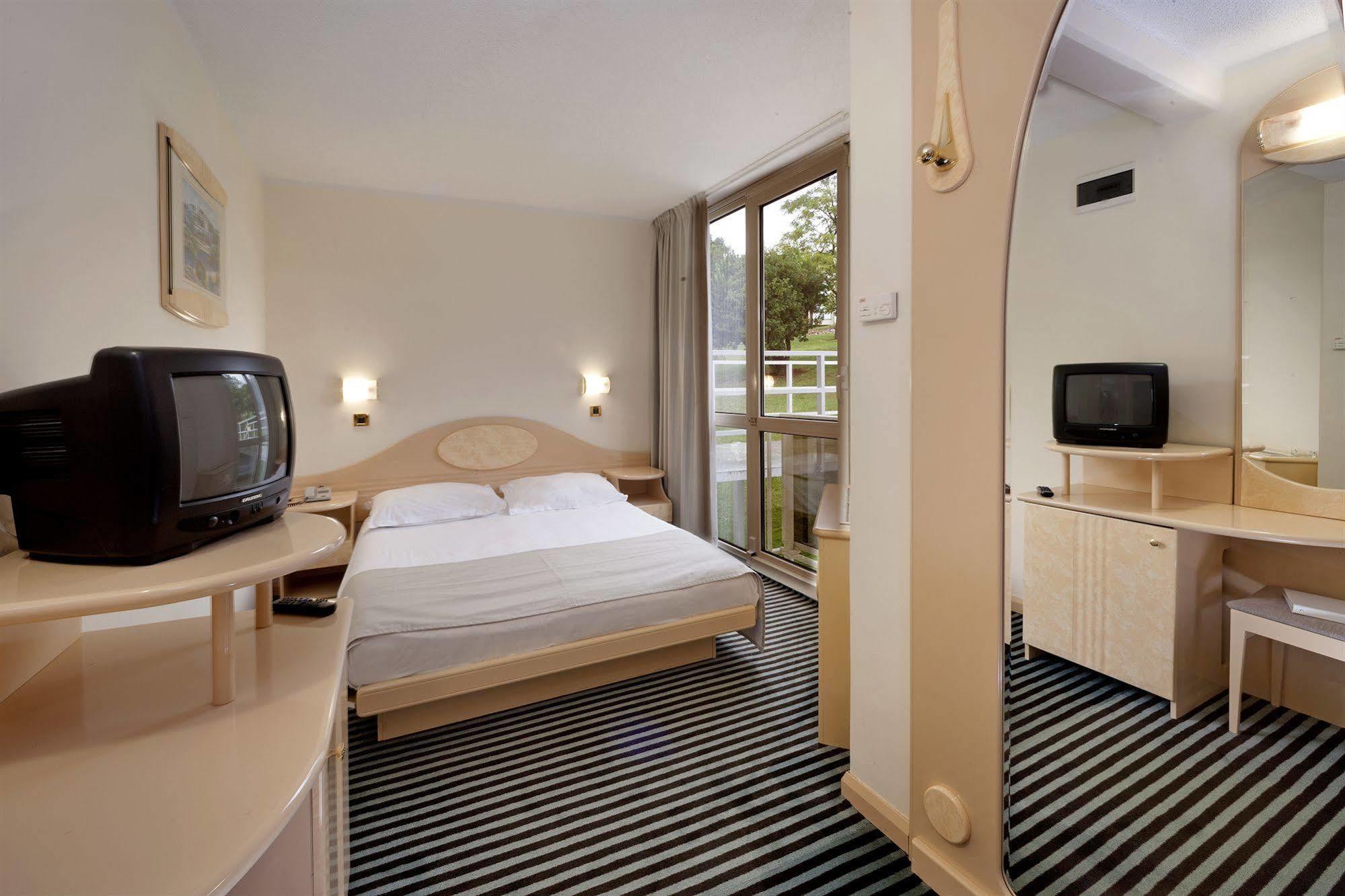 Hotel Gran Vista Plava Laguna Porec Exterior photo