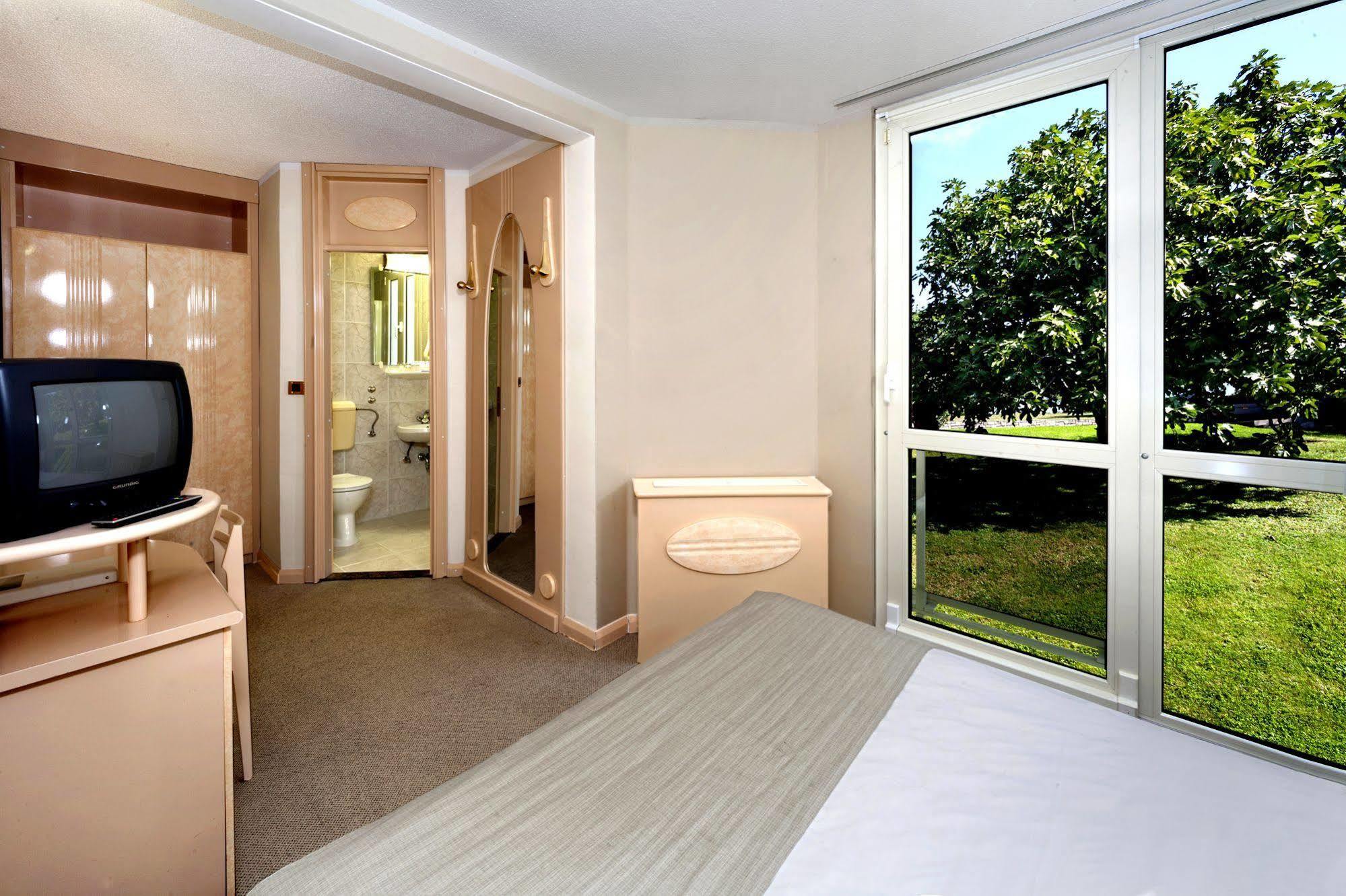Hotel Gran Vista Plava Laguna Porec Exterior photo