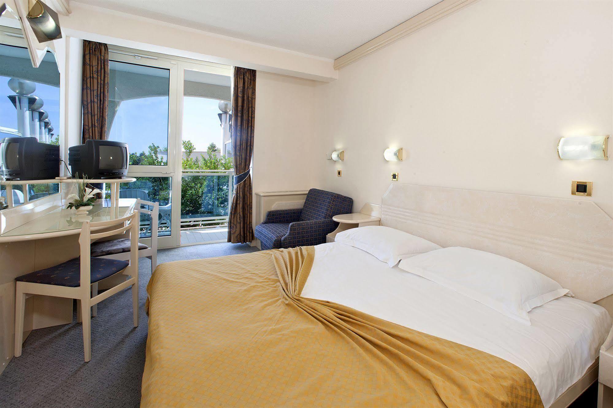 Hotel Gran Vista Plava Laguna Porec Exterior photo